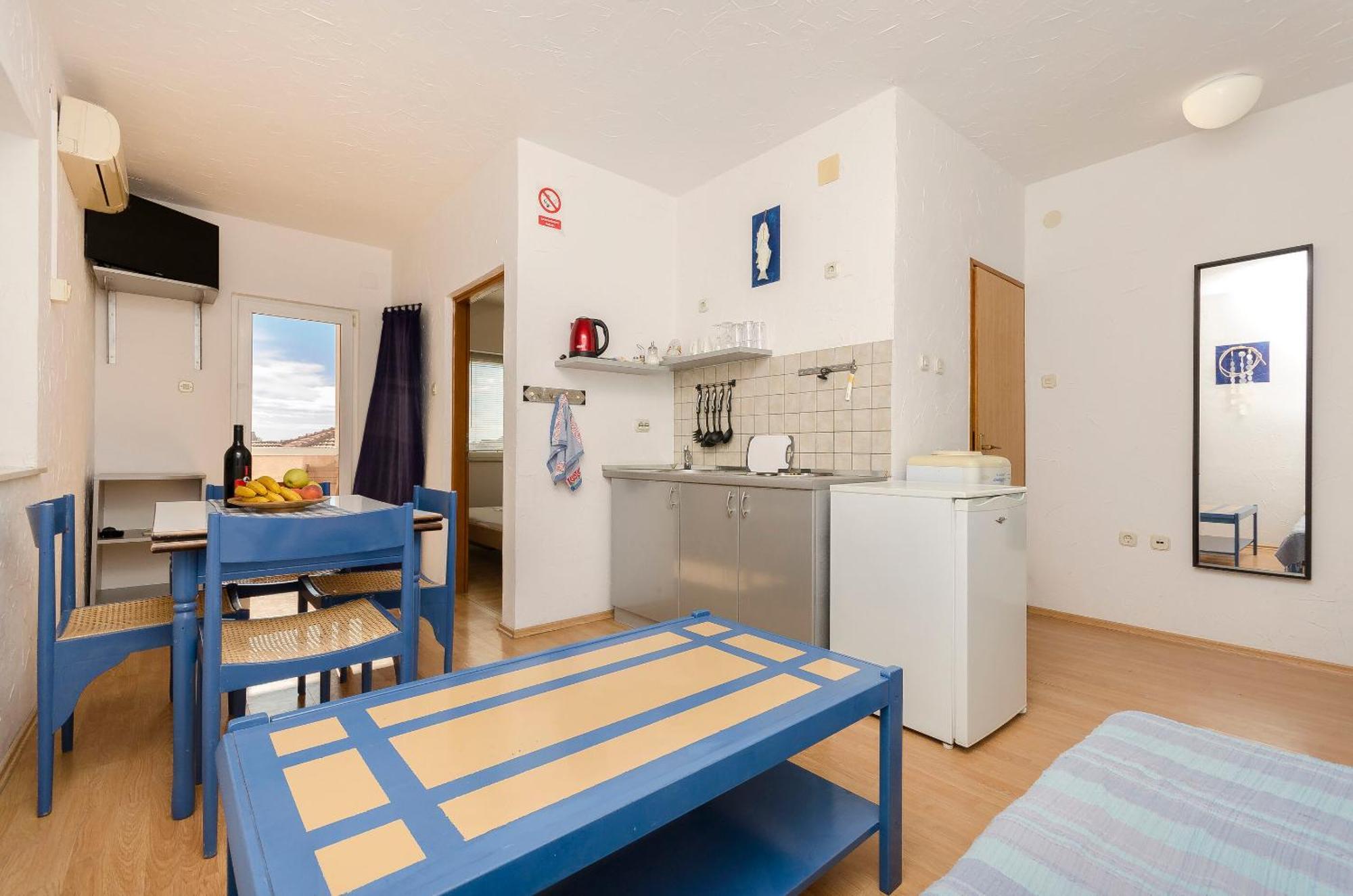 Apartments And Rooms Mladen Vodice Exterior photo